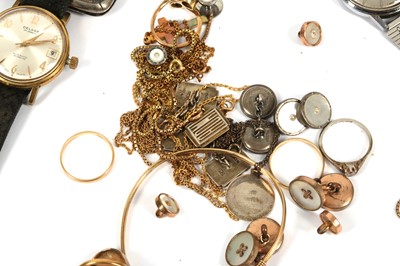 Lot 46 - A miscellaneous collection of gold, silver and costume jewellery items