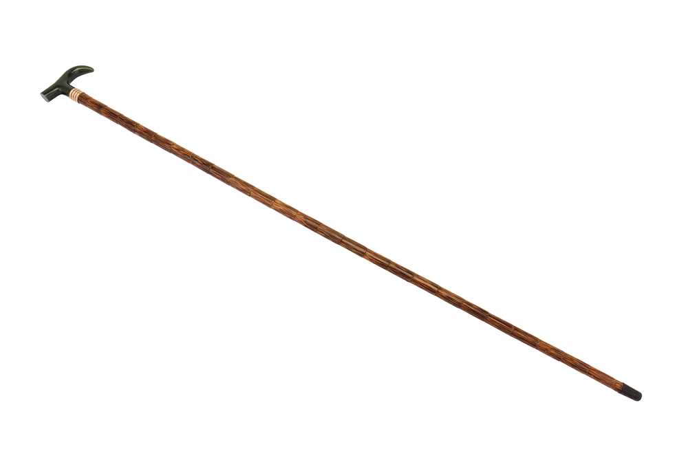 Lot 276 - A Nicholas II early 20th century Russian 56 zolotnik (14 carat) gold mounted nephrite jade and hardwood (Wenge) walking cane, St Petersburg 1898-1903 by Henrik Wigström for Peter Carl Fabergé