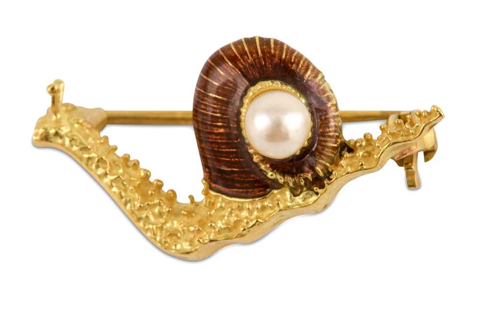 Lot 14 - A cultured pearl brooch