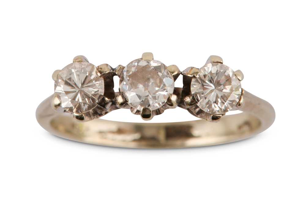 Lot 24 - A three-stone diamond ring