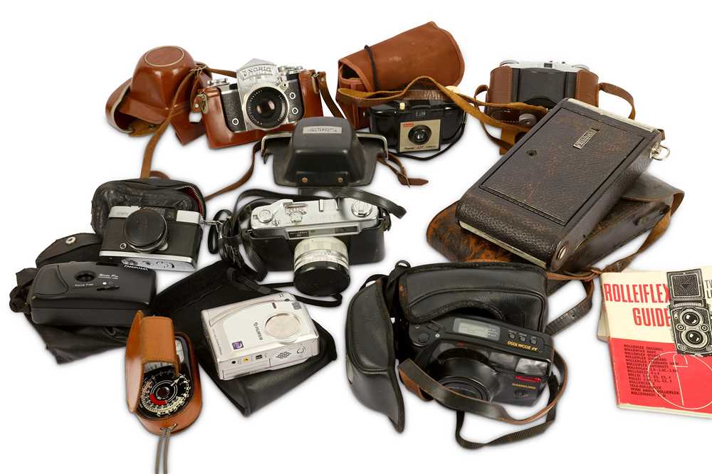 Lot 239 - A Collection of Various Cameras