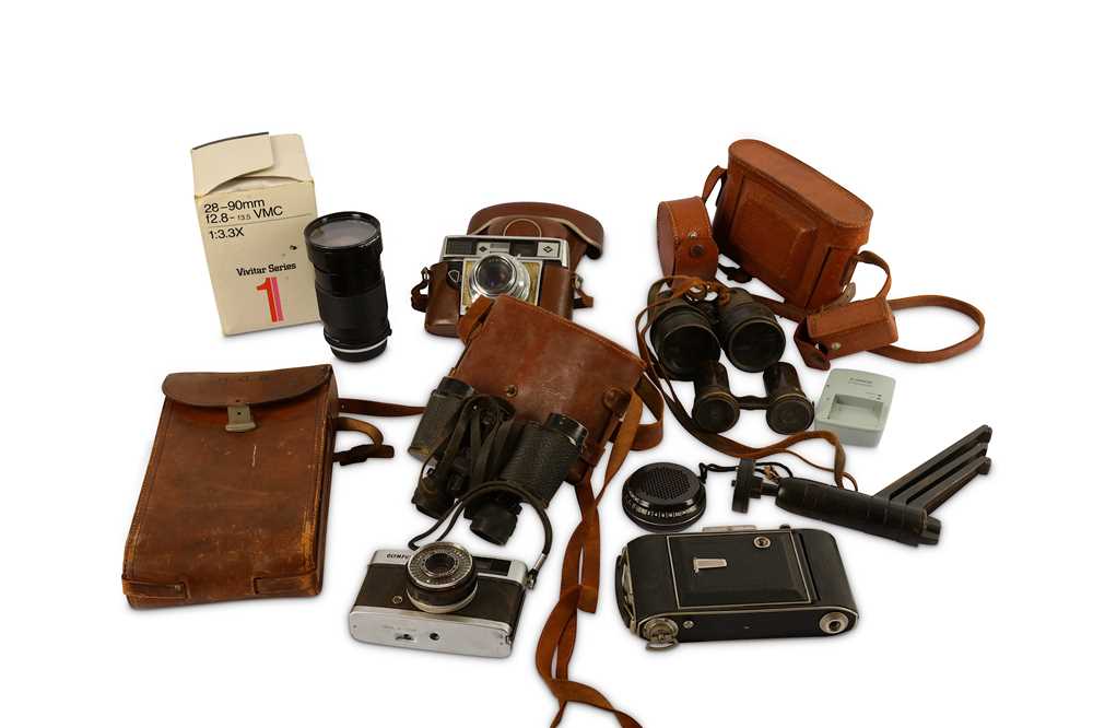Lot 240 - A Collection of Various Cameras