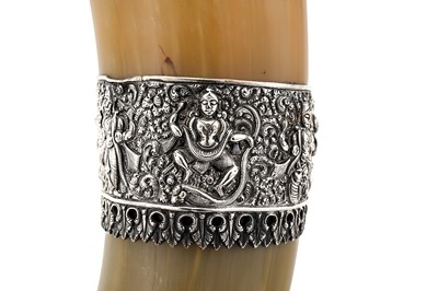 Lot 408 - An early to mid – 20th century Indian unmarked silver mounted cow horn, Trichinopoly circa 1920-50
