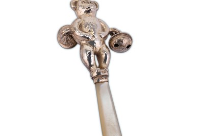 Lot 378 - A George VI sterling silver novelty babies rattle, Birmingham 1946 by Crisford and Norris