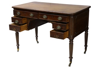 Lot 309 - A George III mahogany kneehole desk