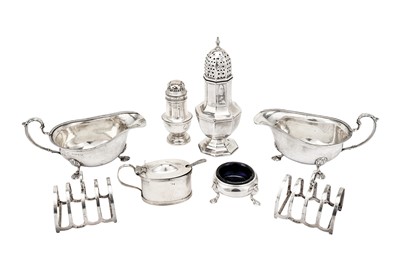 Lot 422 - A mixed group of sterling silver table items