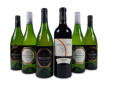 Lot 885 - A Mix of New World Wines