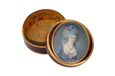 Lot 30 - An unusual late 18th century French or Swiss gold mounted lacquer snuff box, circa 1793