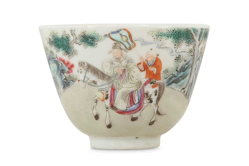 Lot 22 - A CHINESE FAMILLE ROSE 'EQUESTRIAN OFFICIAL' BOWL.