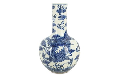 Lot 315 - A CHINESE BLUE AND WHITE 'DRAGON AND PHOENIX' BOTTLE VASE.