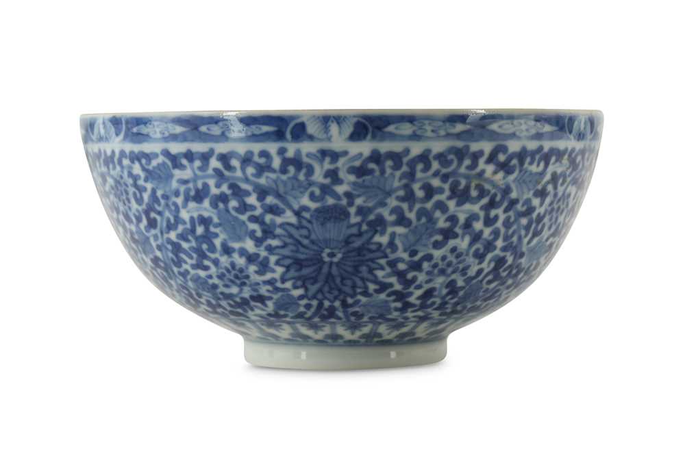 Lot 253 - A CHINESE BLUE AND WHITE EGGSHELL PORCELAIN 'LOTUS' BOWL.