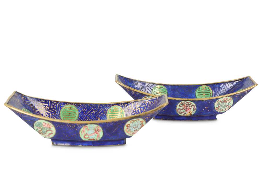 Lot 97 - A PAIR OF CHINESE FAMILLE ROSE CANTON ENAMEL INGOT-SHAPED OFFERING BOWLS.
