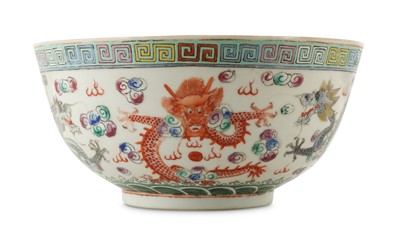 Lot 1011 - A CHINESE FAMILLE ROSE 'DRAGON' BOWL.