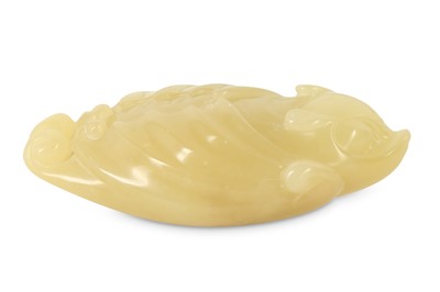 Lot 604 - A CHINESE YELLOW JADE CARVING OF A BAT.