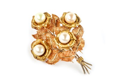 Lot 97 - A cultured pearl brooch, by Buccellati