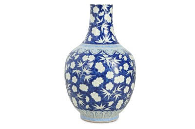 Lot 35 - A CHINESE BLUE AND WHITE 'PRUNUS' BOTTLE VASE.