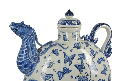 Lot 332 - An oversized Chinese blue and white porcelain teapot