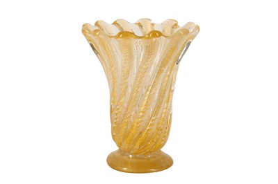 Lot 63 - A 20th Century Murano glass vase in the manner of Barovier