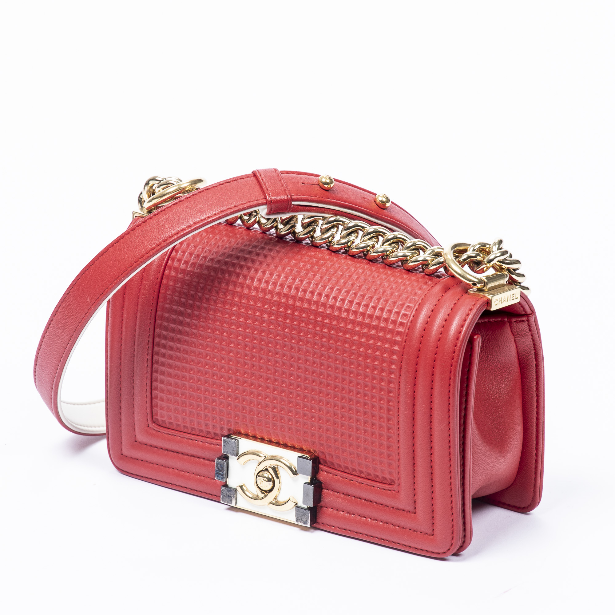 Chanel - Red Cube Embossed Leather Medium Boy Shoulder bag - Catawiki