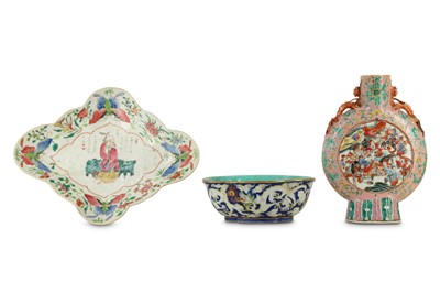 Lot 573 - THREE CHINESE FAMILLE ROSE PIECES.