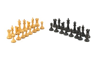 Lot 595 - An early 20th Century complete Staunton pattern chess set