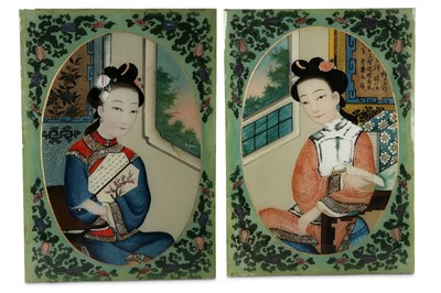 Lot 531 - A PAIR OF CHINESE REVERSE GLASS PAINTINGS OF LADIES.