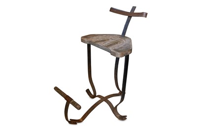 Lot 368 - A 20TH CENTURY WROUGHT IRON, LEATHER AND WOOD CHAIR