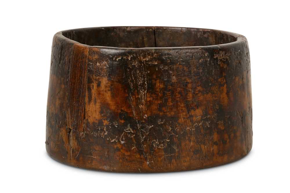 Lot 169 - A 17TH CENTURY TREEN BOWL, POSSIBLY NORWEGIAN