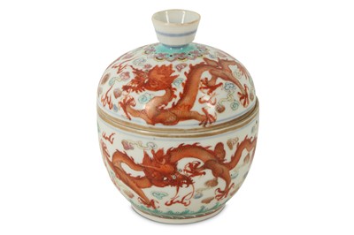 Lot 624 - A CHINESE FAMILLE ROSE 'DRAGON' CUP AND COVER.