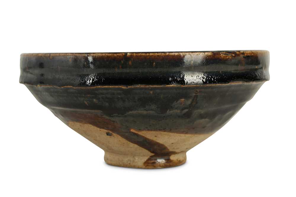 Lot 484 - A CHINESE CIZHOU-GLAZED BOWL.