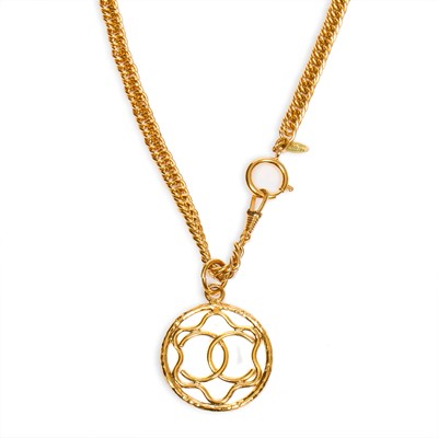 Lot 41 - Chanel CC Logo Star Pendant Necklace