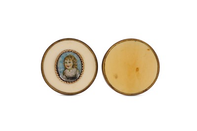 Lot 175 - A VICTORIAN TORTOISE SHELL AND IVORY POWDER BOX