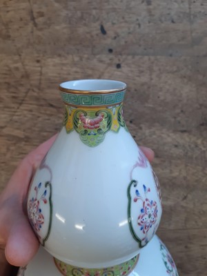 Lot 414 - A CHINESE FAMILLE ROSE DOUBLE GOURD VASE.