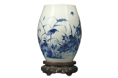 Lot 159 - A CHINESE BLUE AND WHITE 'LOTUS POND' VASE.