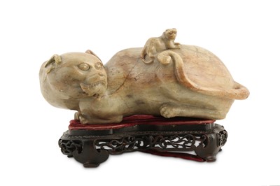Lot 661 - A CHINESE SOAPSTONE ‘CAT’ GROUP.
