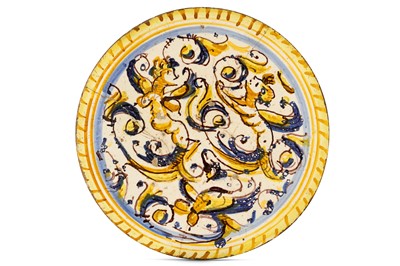 Lot 170 - A 16TH / 17TH CENTURY MAJOLICA DISH