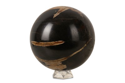 Lot 43 - A SOLID FOSSILISED WOOD SPHERE