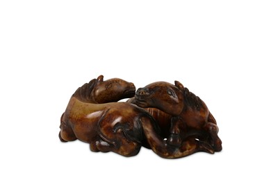 Lot 69 - A CHINESE HARDSTONE 'HORSE' GROUP.