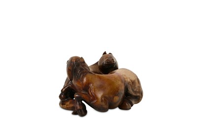 Lot 69 - A CHINESE HARDSTONE 'HORSE' GROUP.