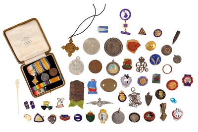 Lot 250 - A mixed lot of miniature medals, coins and sewing sets
