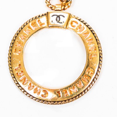 Lot 298 - Chanel Lens Medallion Pendant Necklace