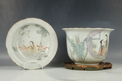 Lot 271 - A Chinese "famille verte" jardinière, drainer...