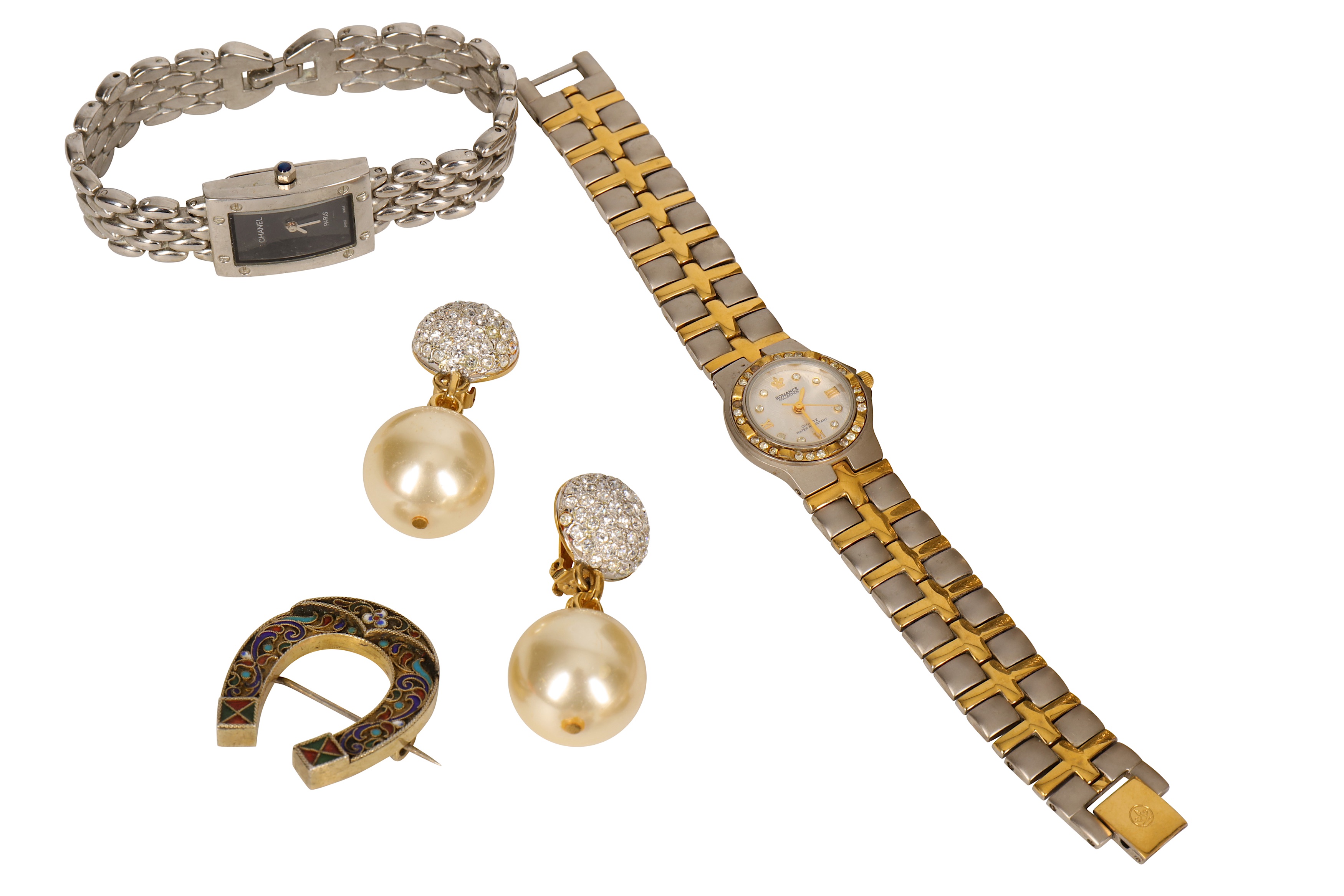 Lot 151 A collection of costume jewellery