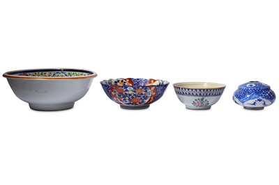 Lot 15 - * FOUR PERSIAN POTTERY VESSELS OF ORIENTAL INSPIRATION