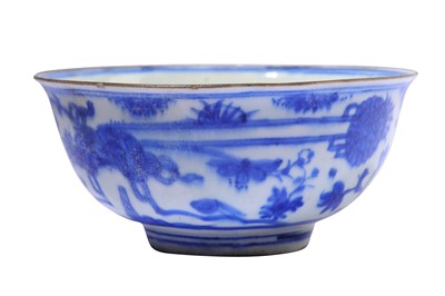 Lot 19 - * A BLUE AND WHITE POTTERY BOWL