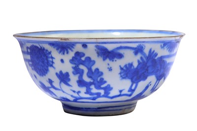 Lot 19 - * A BLUE AND WHITE POTTERY BOWL