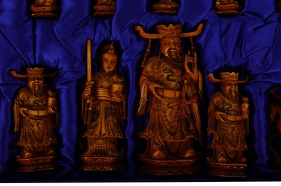 Lot 271 - A late 19th to early 20th Century Chinese carved ivory chess set