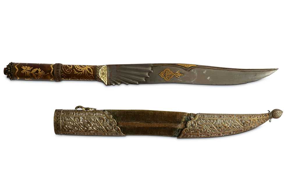 Lot 32 - * AN OTTOMAN STEEL DAGGER WITH GOLD-INLAID AGATE HILT
