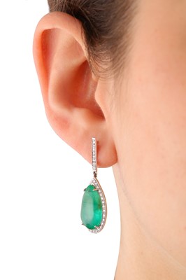Lot 90 - A pair of emerald and diamond pendent earrings