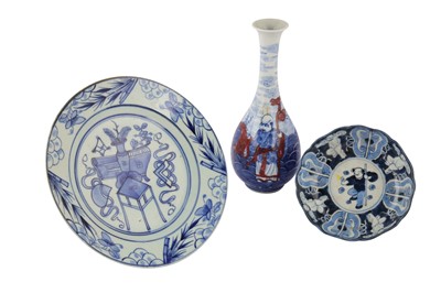 Lot 259 - Three Chinese blue and white wares.